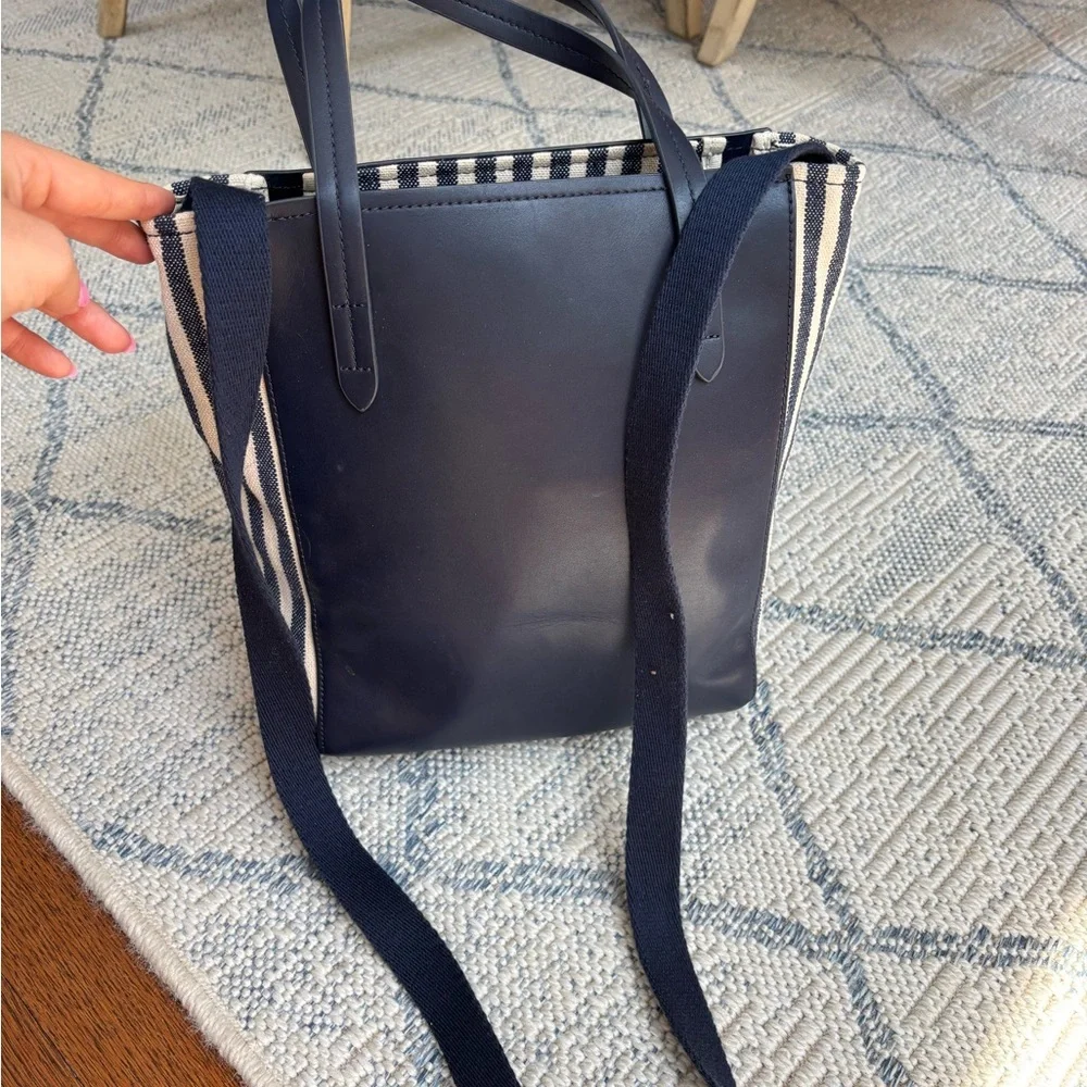 GAP Navy and Cream Tote Bag - Picture 2 of 4